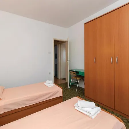 Prilaz Side Kosutic V Apartman