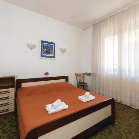 Apartman Prilaz Side Kosutic V Zára