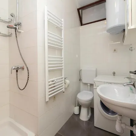 Apartman Prilaz Side Kosutic V *